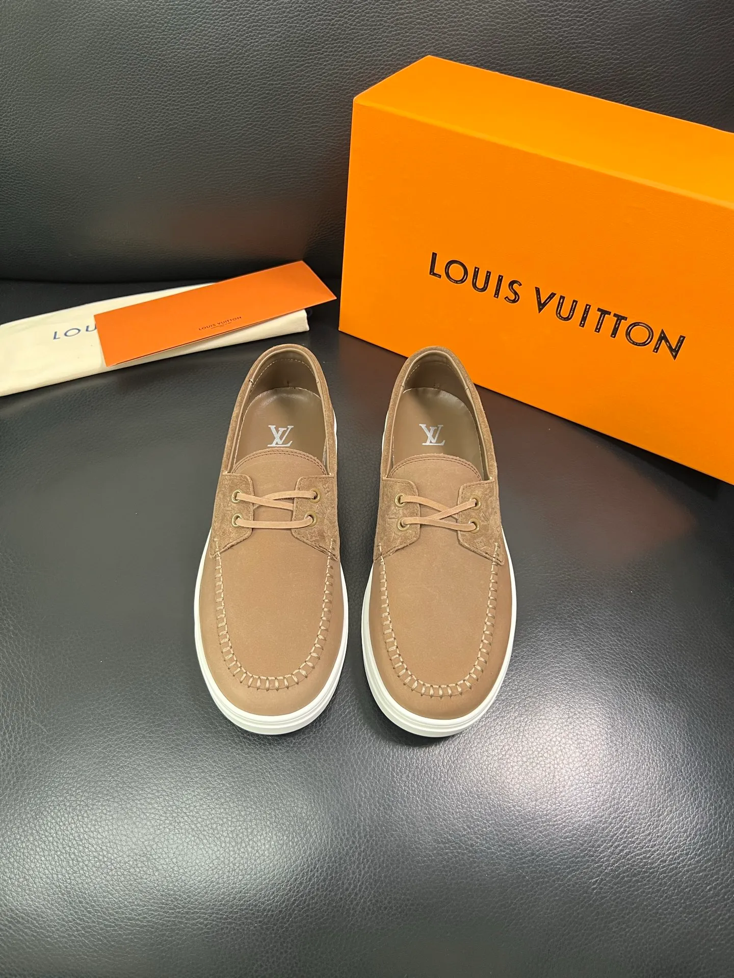 Men's shoes 💰780 Lv top purchasing agent Louis Vuitton, slip-on sports shoes counter synchronization, uppers imported from Italy, high-quality splicing colorful and complex handicrafts, imported cowhide pads are soft and comfortable, soles: original soles specially provided by the original factory, T men's shoes 💰U exclusive movable molded soles are super comfortable, original and single goods, high quality, you can go in and out of the counter at will, welcome to compare, code number 39-44 (customized 38 45)85856